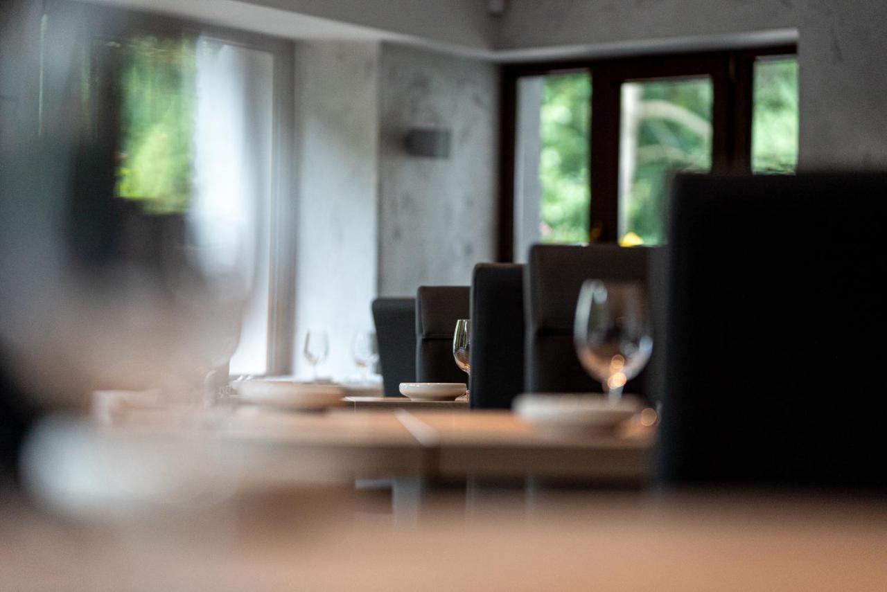 Penzion A Restaurace Bily Mlyn Liberec Exterior photo